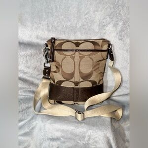 AUTHENTIC Coach Signature Crossbody Swingpack w/ COA